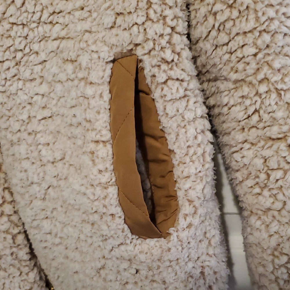 Reversable Love Tree Tan Quilted Jacket with Cozy Collar - Picture 7 of 8
